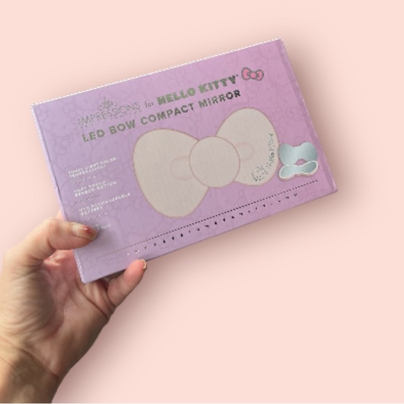 NEW Impressions Vanity Hello Kitty Bow LED Compact Mirror - Picture 5 of 5